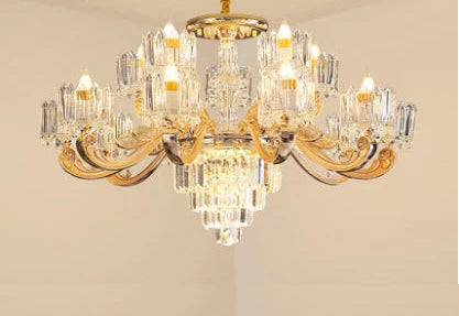 Lustre baroque en cristal élégant avec détails raffinés pour intérieur chic