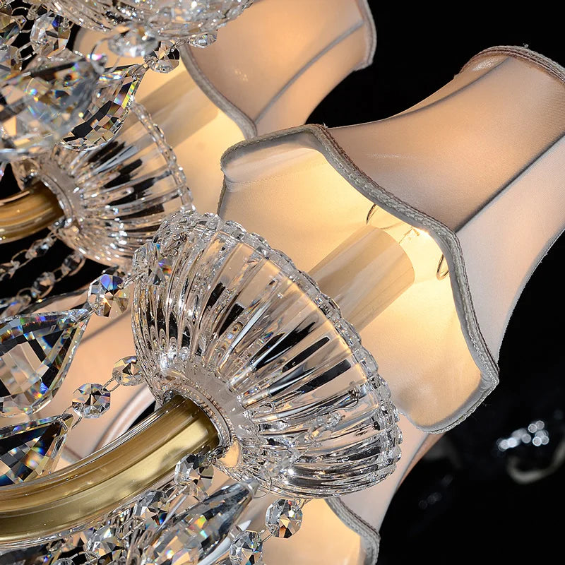 Lustre baroque en cristal avec éléments modernes pour éclairage raffiné