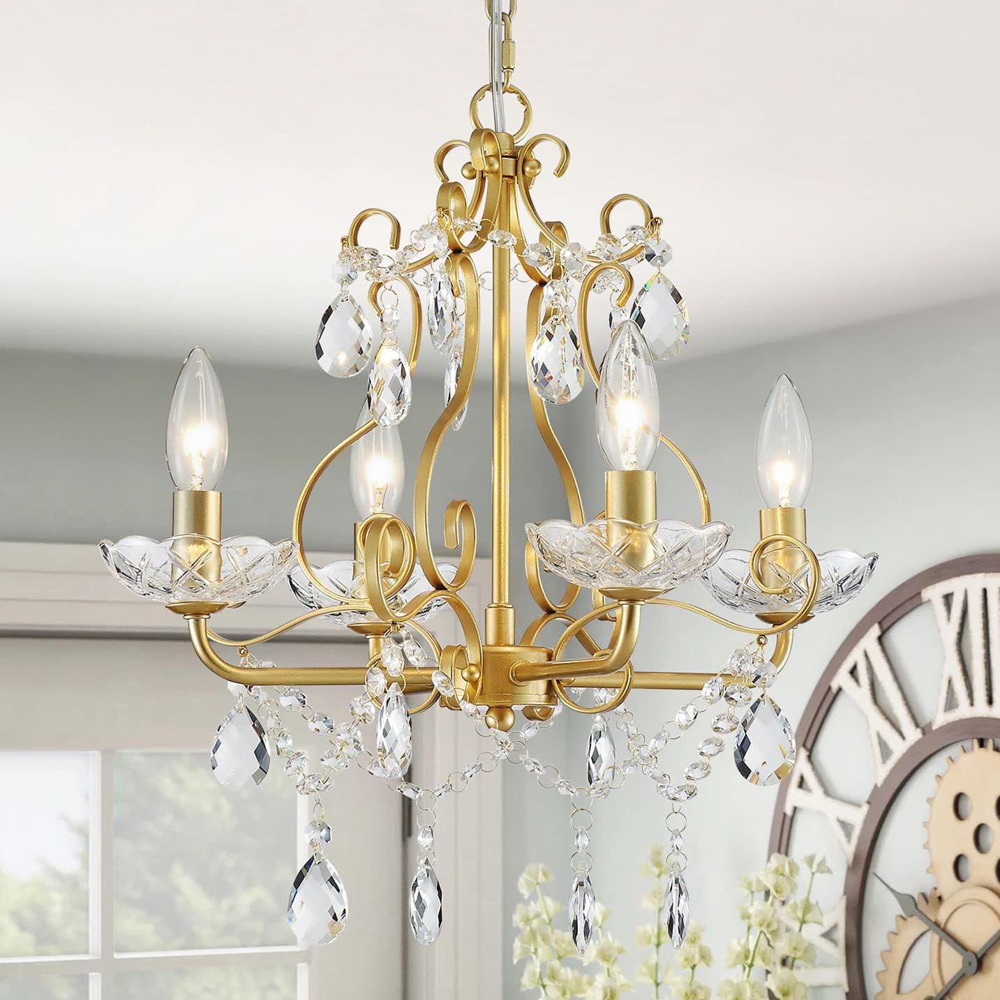 Gold metal chandelier with glass shape, five E14 bulbs, crystal accents, and hanging drops.