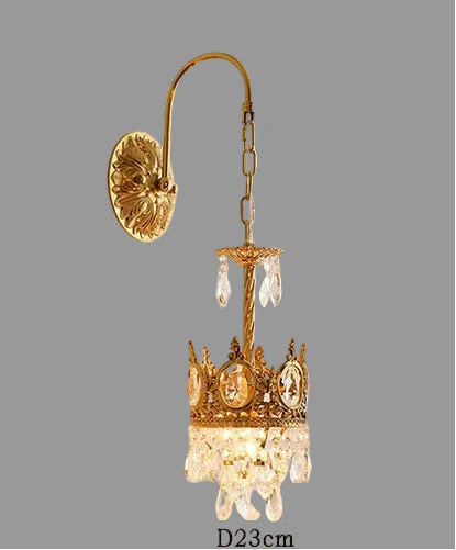 Gold sconce chandelier with ornate details, hanging crystals, crown design, and chain. Diameter: 23 cm.