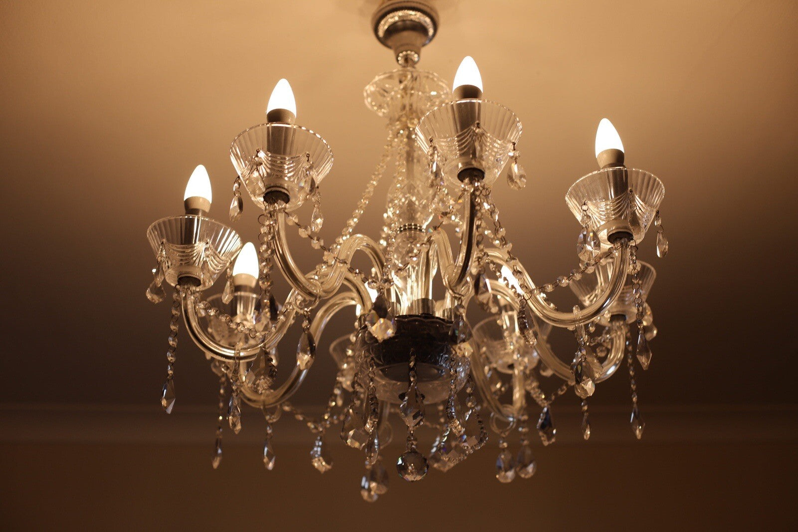 Schöner Kronleuchter aus Kristall 8 Lichtern -